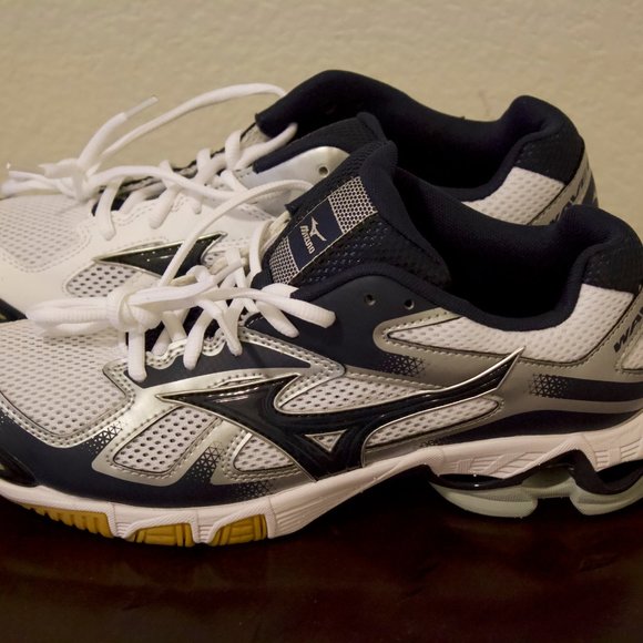 mizuno volleyball shoes size 10